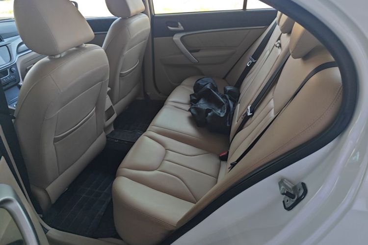 GEELY Emgrand 2018 car image #17