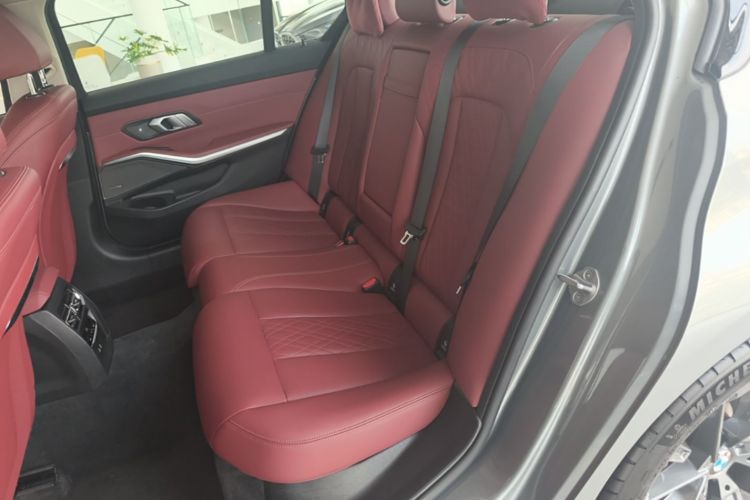 BMW 3 Series 2024 car image #19