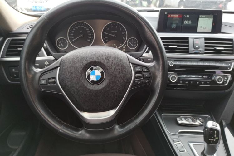 BMW 3 Series 2019 car image #11