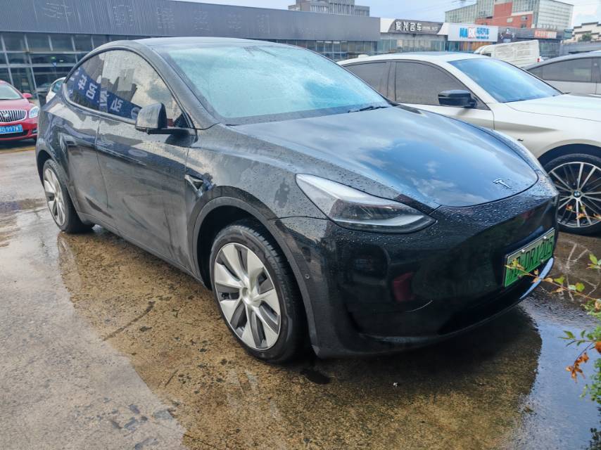 Tesla Model Y 2023 #2 Tesla Model Y 2023 car image #2