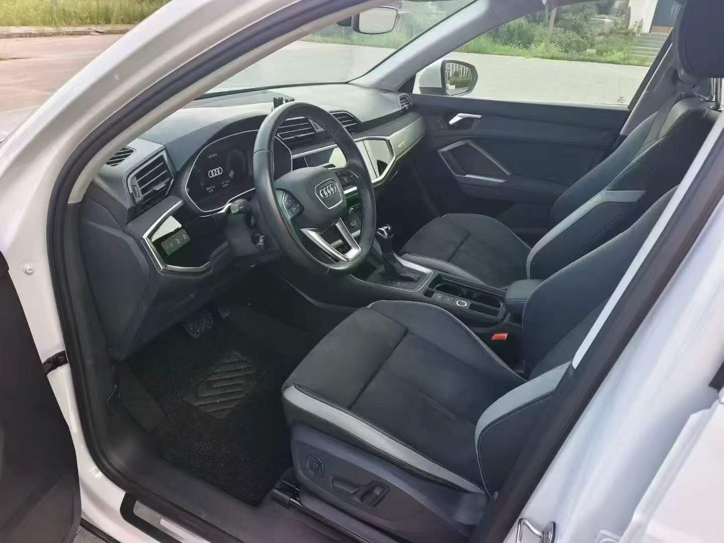 Audi Q3 2023 car image #5