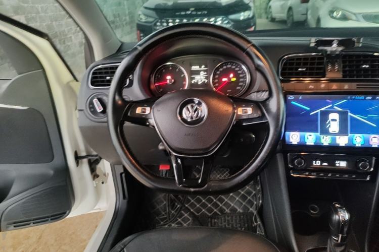 Volkswagen Polo 2015 #11 Volkswagen Polo 2015 car image #11