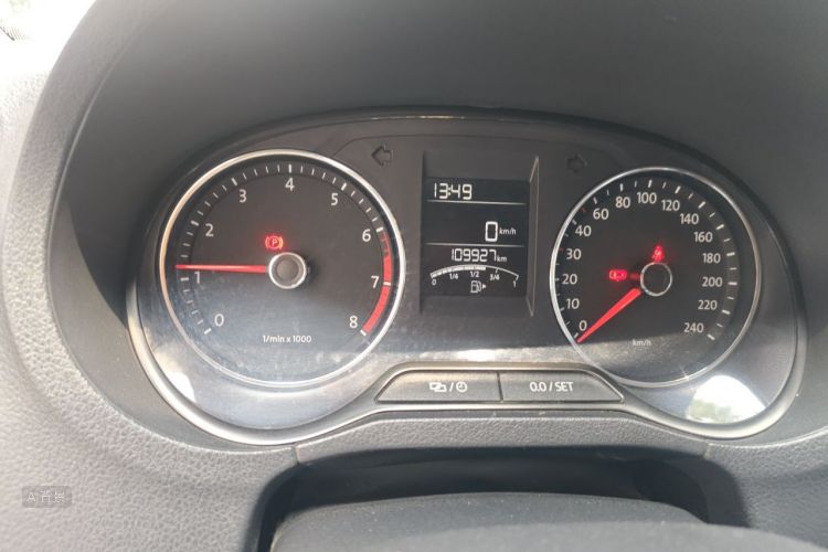 Volkswagen Polo 2015 car image #14