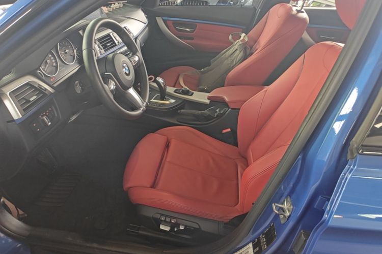 BMW 3 Series 2019 car image #15