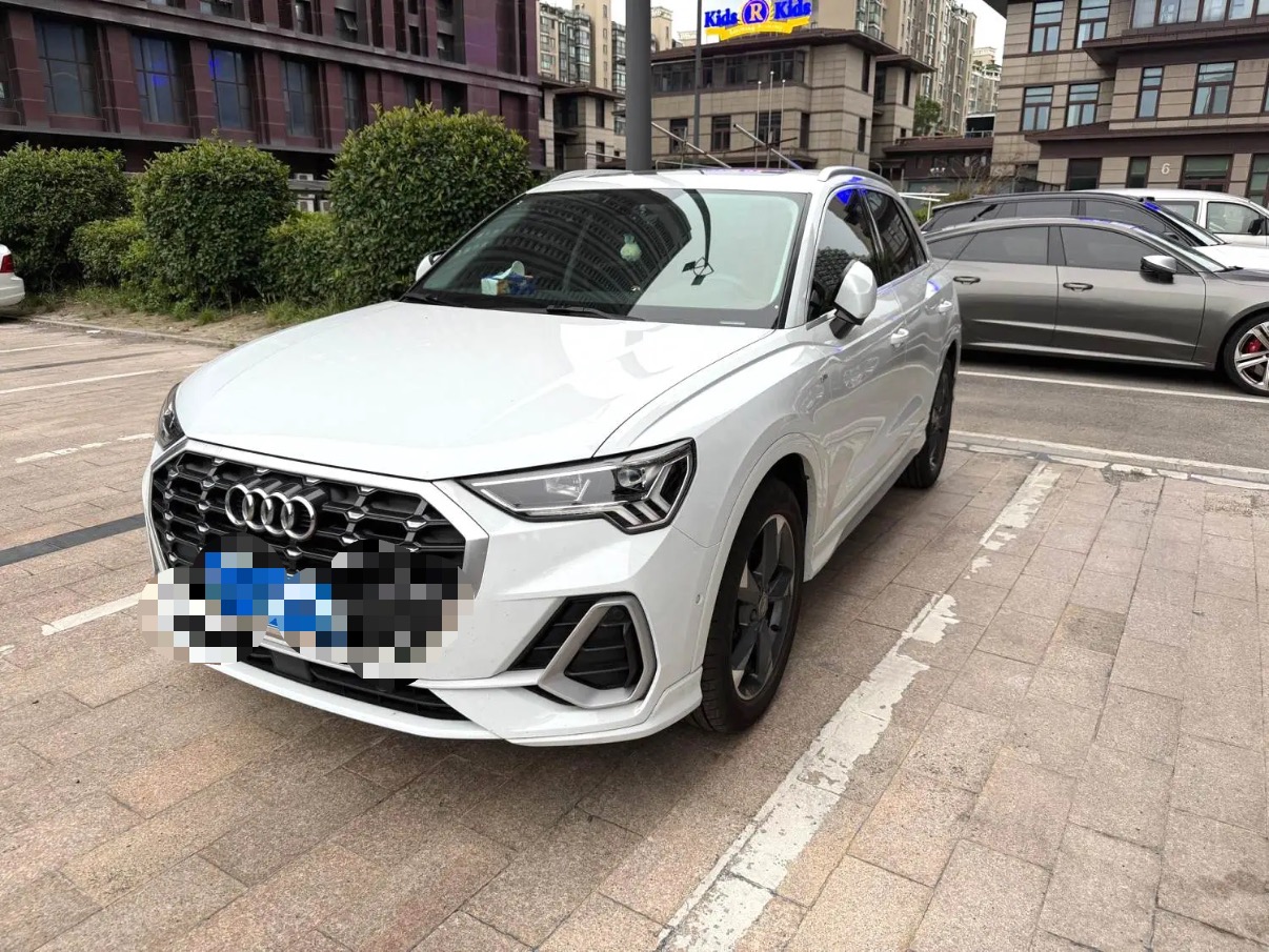 2020 immagine di auto 