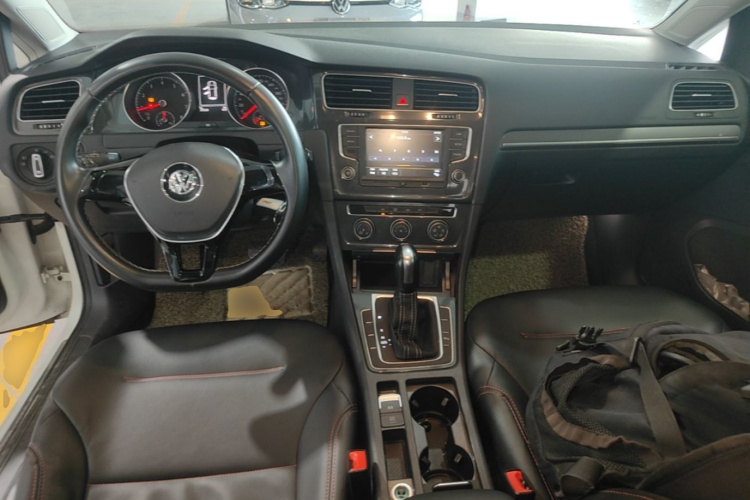 Volkswagen Golf 2017 car image #10