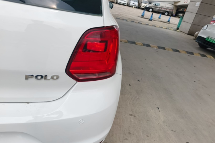 Volkswagen Polo 2017 car image #8