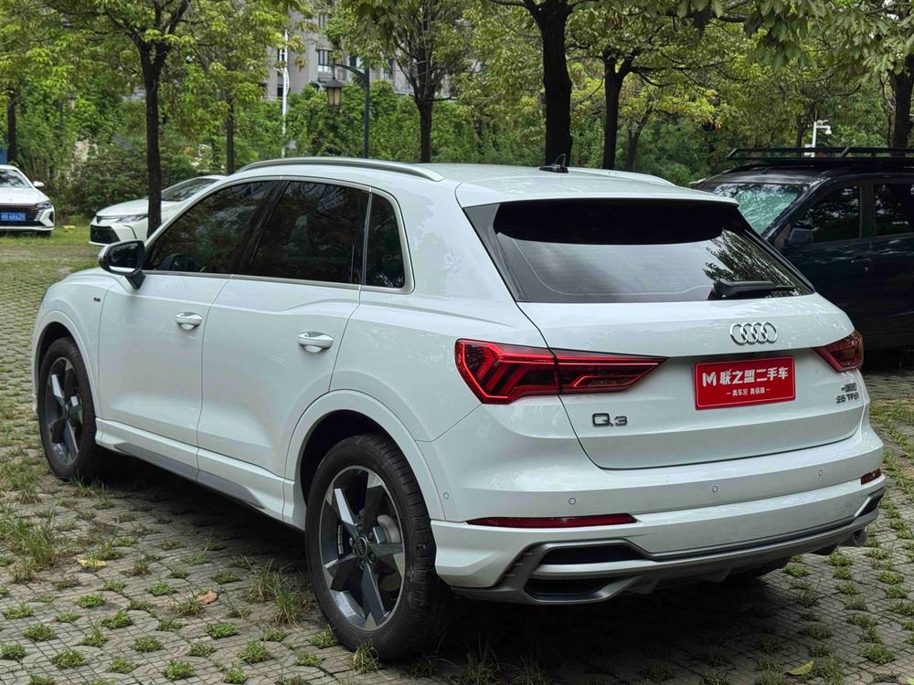 Audi Q3 2023 car image #5
