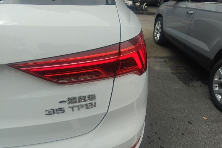 Audi Q3 2023 image de voiture #8