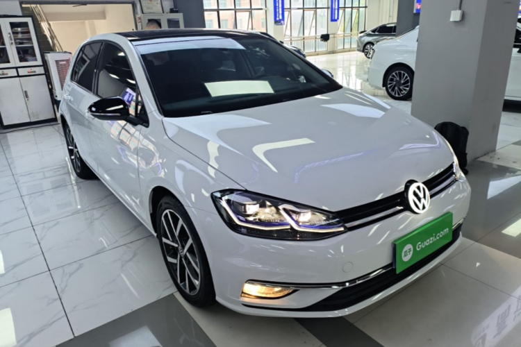 Volkswagen Golf 2020 car image #4