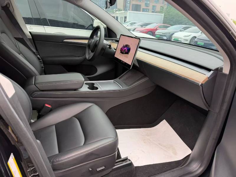 Tesla Model Y 2022 car image #9