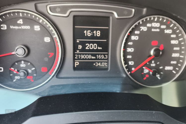 Audi Q3 2015 #14 Audi Q3 2015 car image #14