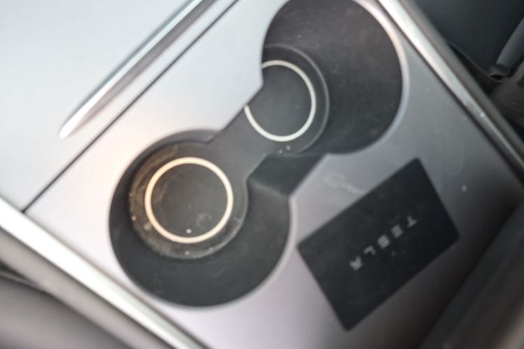 Tesla Model Y 2024 #9 Tesla Model Y 2024 car image #9