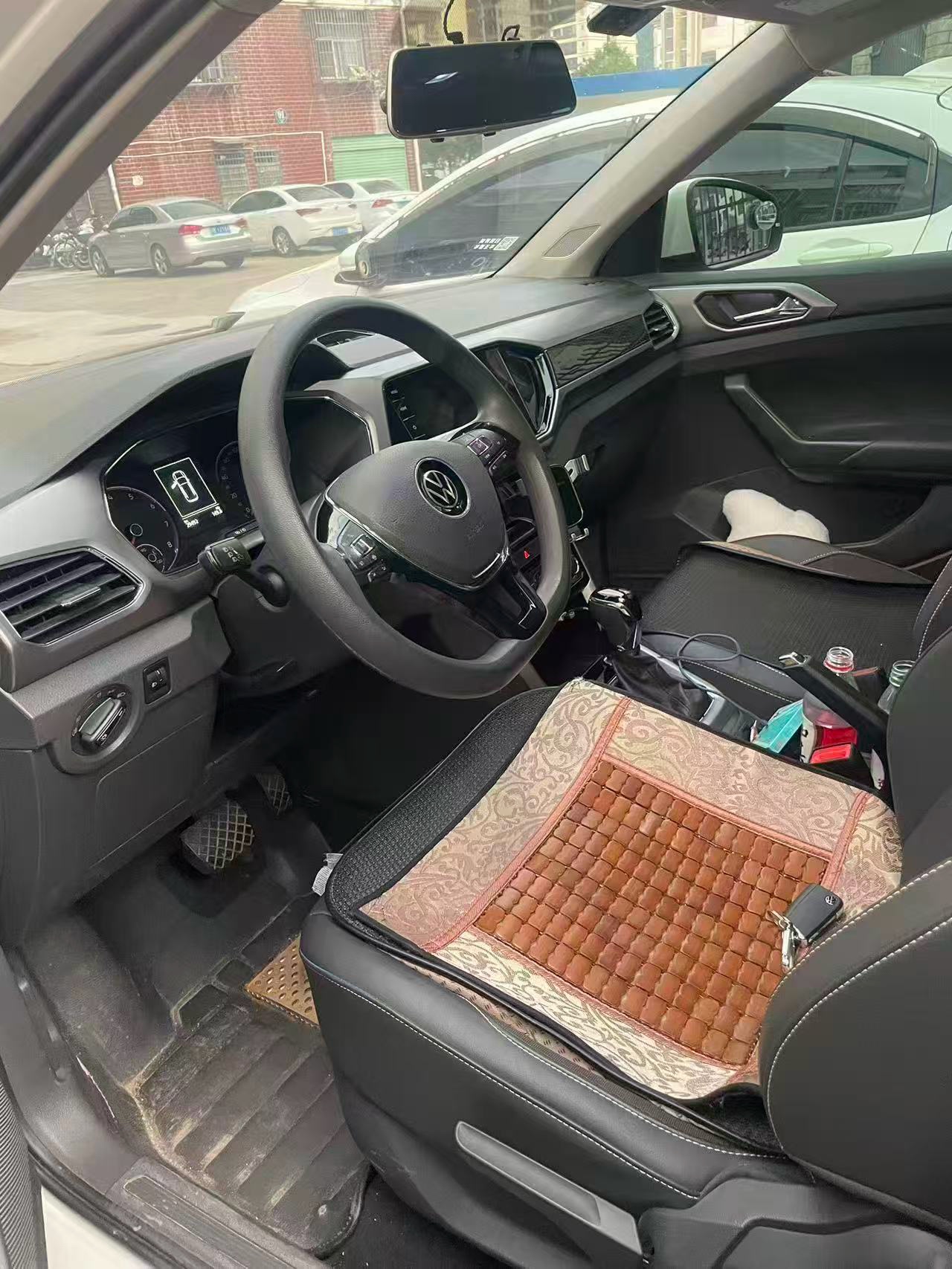 Volkswagen T-Cross 2021 car image #2