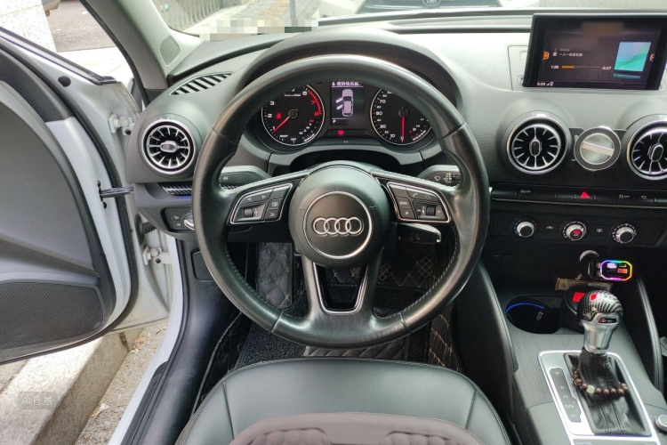 Audi A3 2018 immagine di auto #12
