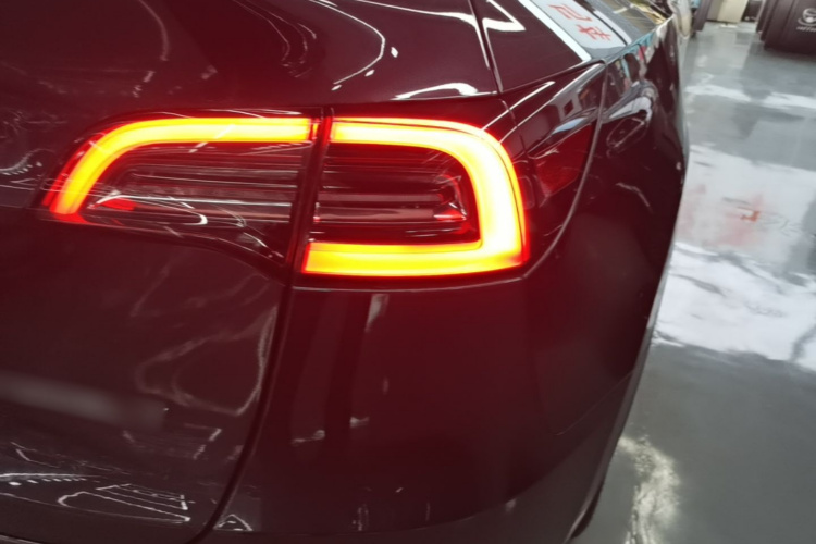 Tesla Model Y 2024 car image #8