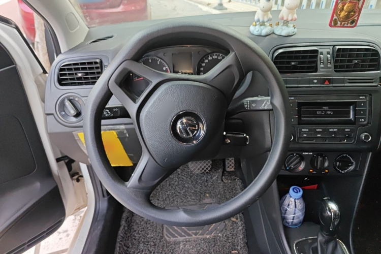 Volkswagen Polo 2016 car image #11