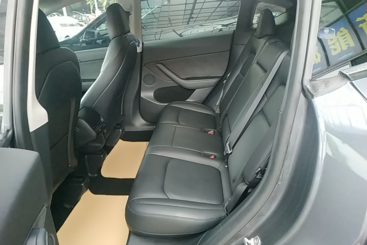 Tesla Model Y 2021 #17 Tesla Model Y 2021 car image #17