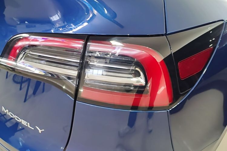 Tesla Model Y 2022 immagine di auto #8