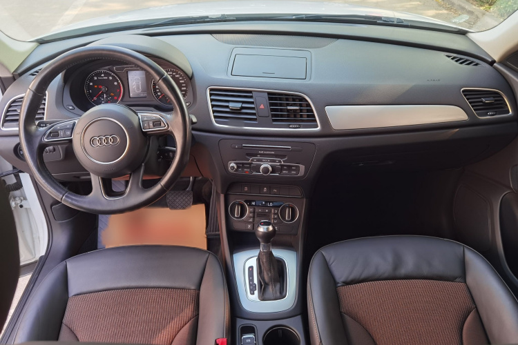 Audi Q3 2017 car image #11