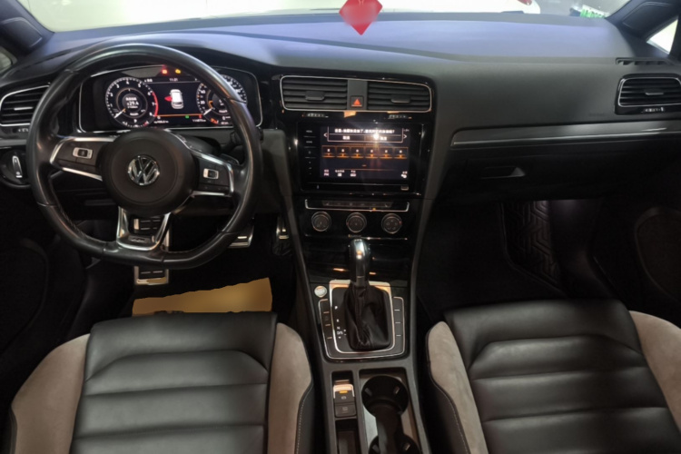 Volkswagen Golf 2020 car image #10