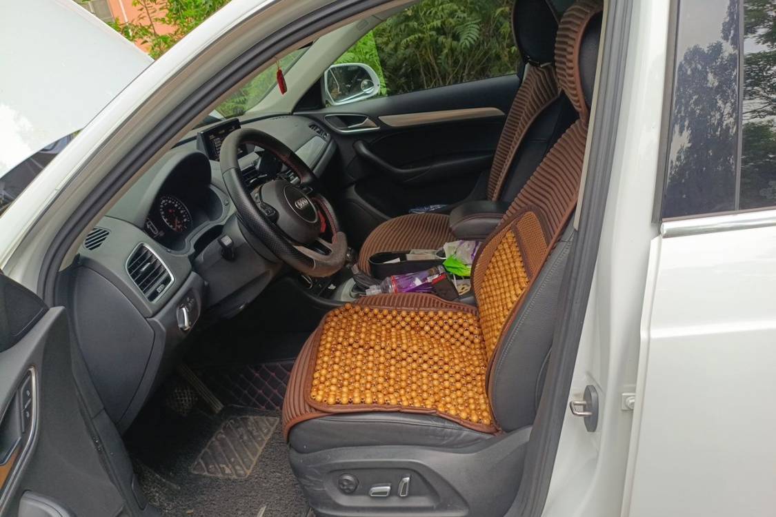Audi Q3 2016 car image #20