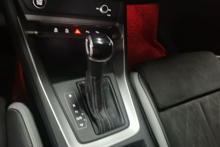 Audi Q3 2021 car image #14