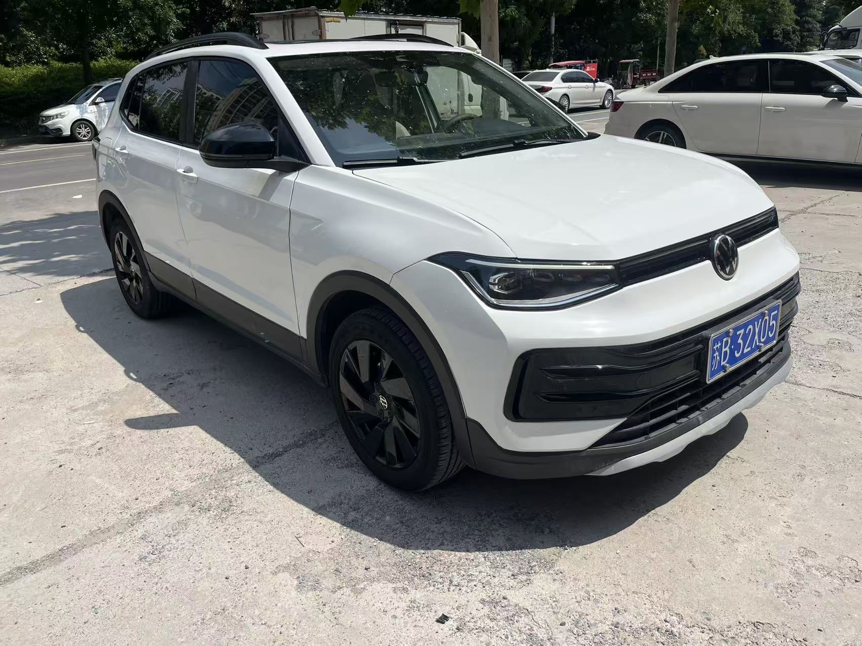 Volkswagen Tharu 2025 car image #2