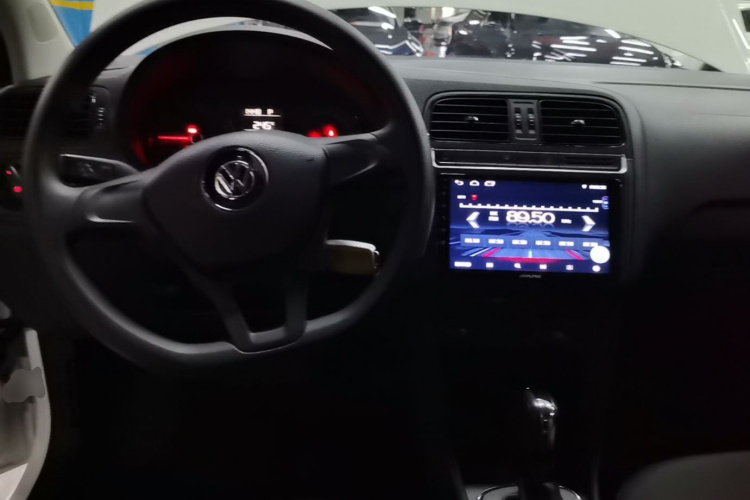 Volkswagen Polo 2018 immagine di auto #10