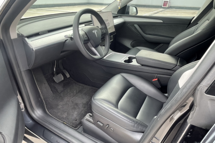 Tesla Model Y 2024 #10 Tesla Model Y 2024 car image #10