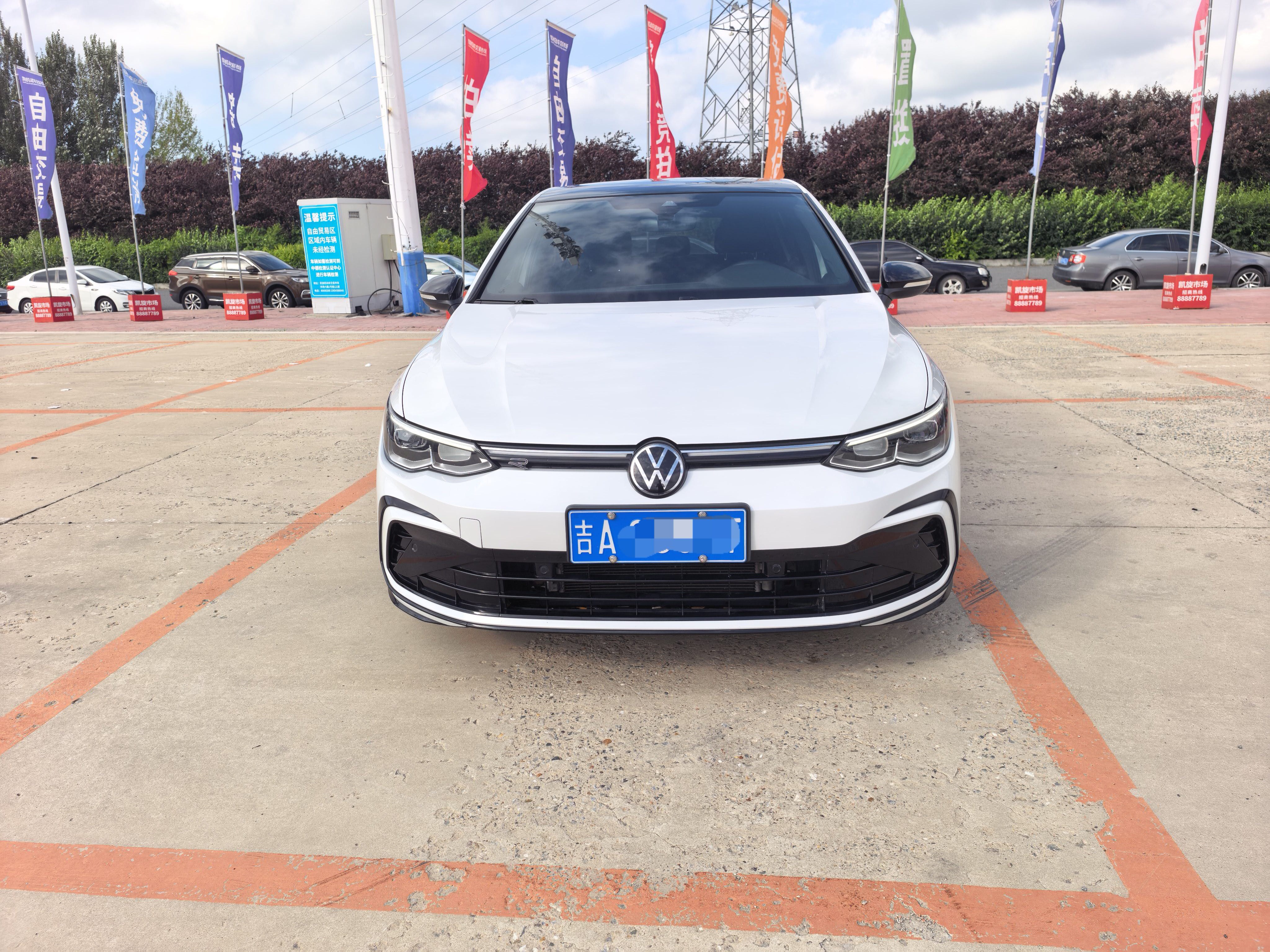 Volkswagen Golf 2022 car image #3