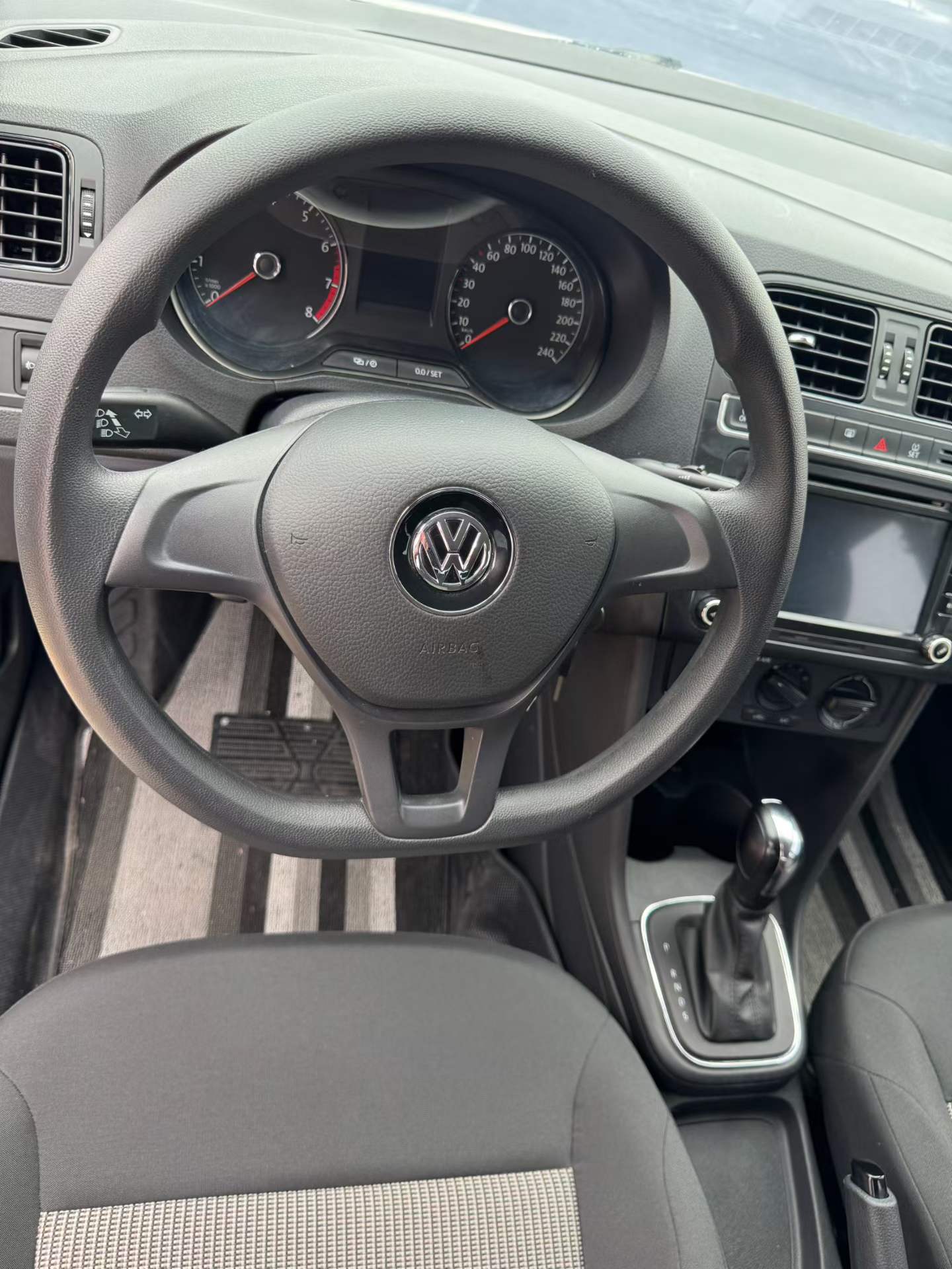 Volkswagen Polo 2018 car image #3