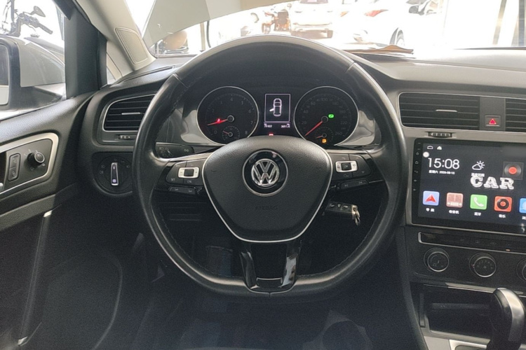 Volkswagen Golf 2018 car image #11