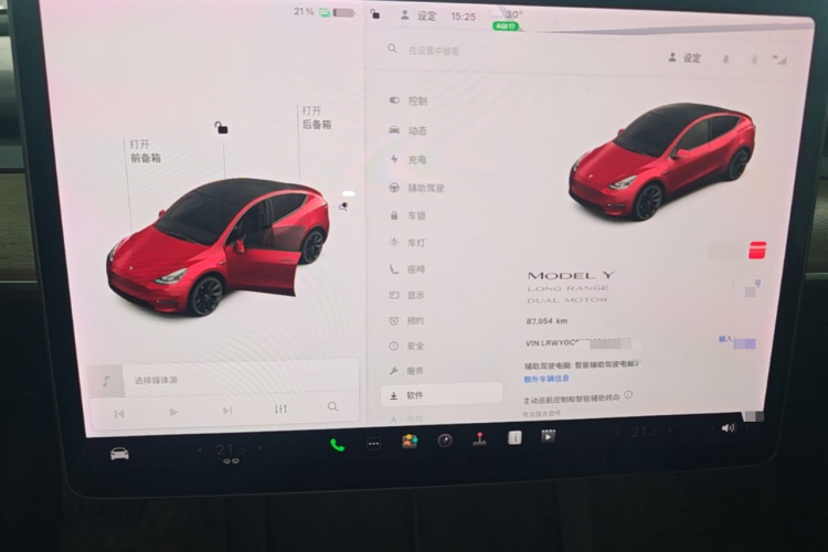 Tesla Model Y 2021 car image #12