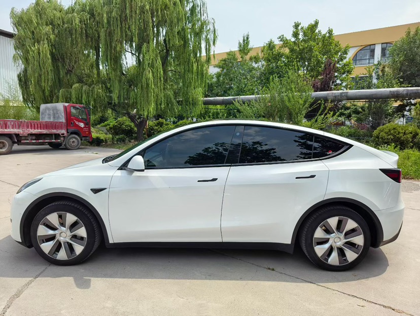Tesla Model Y 2022 car image #5