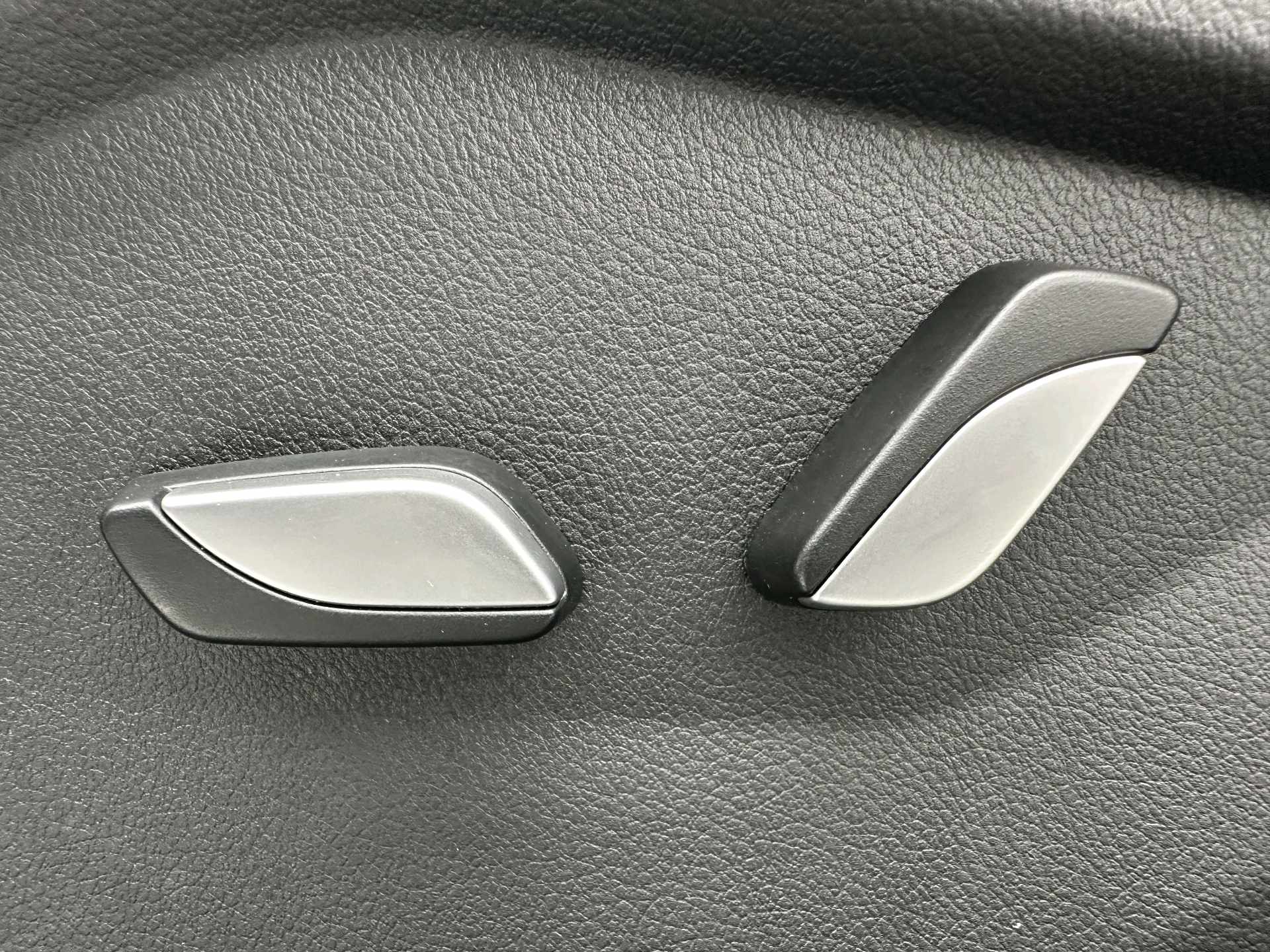 GEELY Vision X6 2023 car image #13