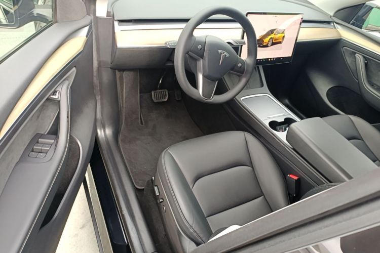 Tesla Model Y 2023 #16 Tesla Model Y 2023 car image #16