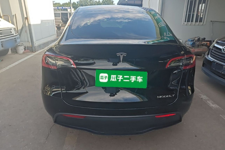Tesla Model Y 2022 car image #6