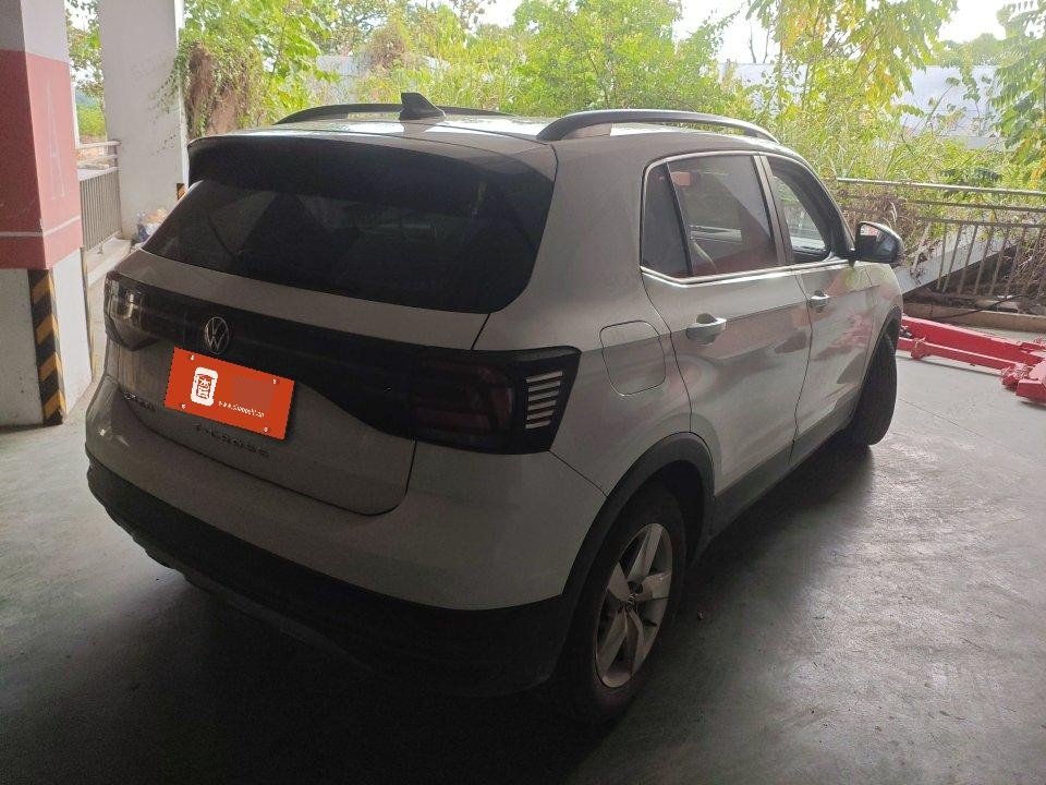 Volkswagen T-Cross 2023 car image #2