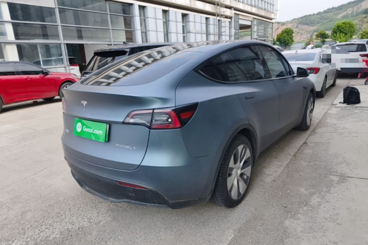 Tesla Model Y 2023 #5 Tesla Model Y 2023 car image #5