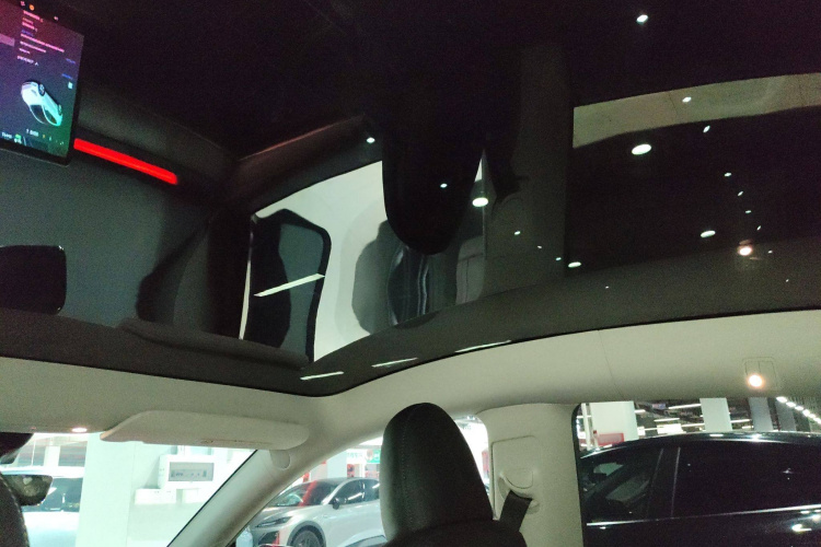 Tesla Model Y 2022 car image #22
