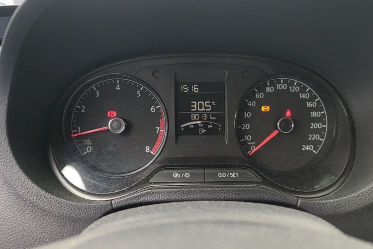 Volkswagen Polo 2016 car image #13