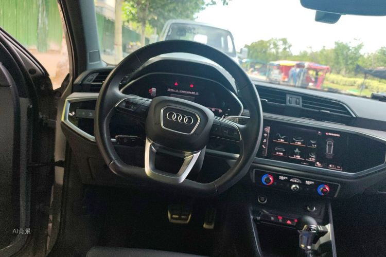 Audi Q3 2025 car image #12