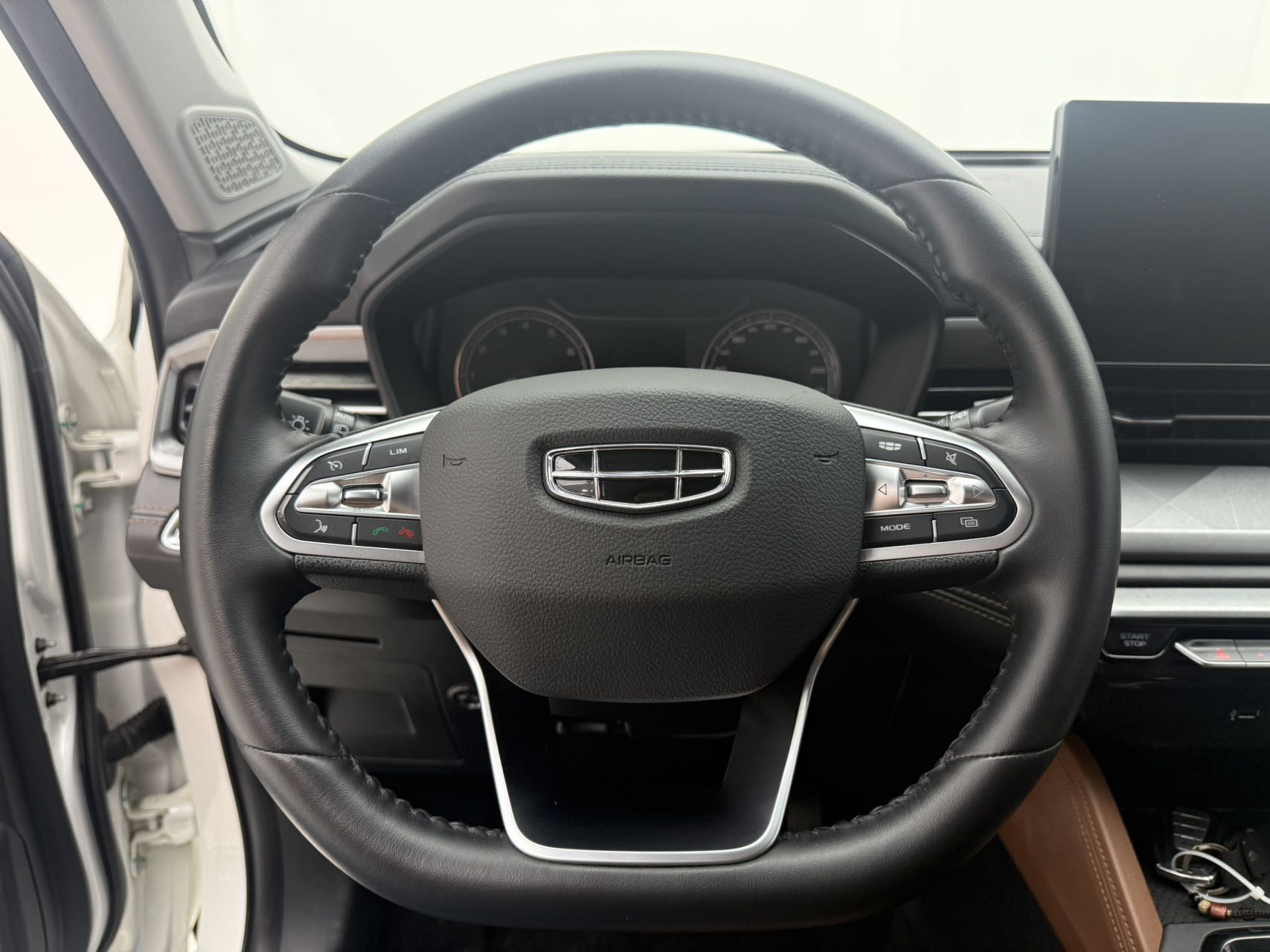 GEELY Vision X6 2023 car image #12