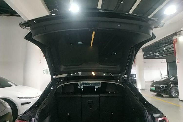 Tesla Model Y 2024 car image #19