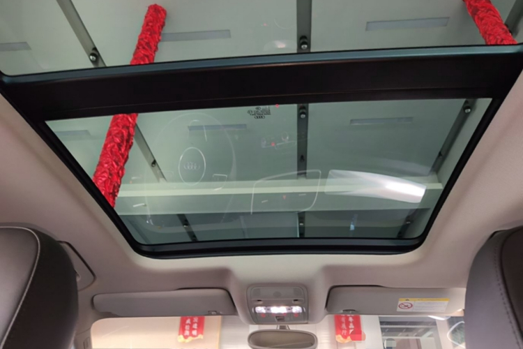 Audi Q3 2015 car image #18
