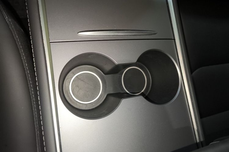 Tesla Model Y 2022 #14 Tesla Model Y 2022 car image #14