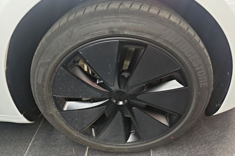 Tesla Model 3 2026 car image #9