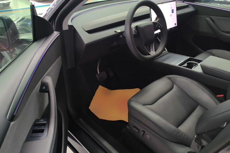 Tesla Model Y 2025 car image #12