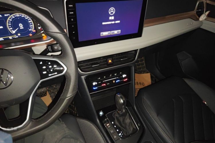 Volkswagen Tharu 2024 immagine di auto #15